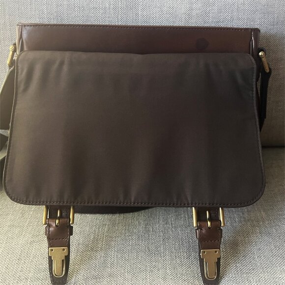 Fossil Messenger Bag in Chocolate Brown Leather, Super Cute, Barely Used - Picture 12 of 14